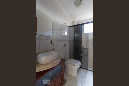 Banheiro de apartamento para alugar com 2 quartos, 65m² em Quitaúna, Osasco