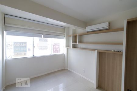 Sala de apartamento para alugar com 3 quartos, 101m² em Coqueiros, Florianópolis