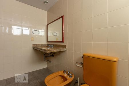 Apartamento à venda com 215m², 4 quartos e 3 vagas Apartamento à venda com 215m², 4 quartos e 3 vagasBanheiro da Suíte 2