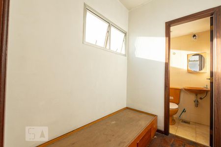 Apartamento à venda com 215m², 4 quartos e 3 vagas Apartamento à venda com 215m², 4 quartos e 3 vagasQuarto de Serviço