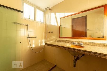 Banheiro da Suíte 1 de apartamento para alugar com 4 quartos, 215m² em Icaraí, Niterói