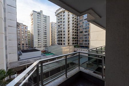 Apartamento à venda com 215m², 4 quartos e 3 vagas Apartamento à venda com 215m², 4 quartos e 3 vagasVaranda da Suite 2