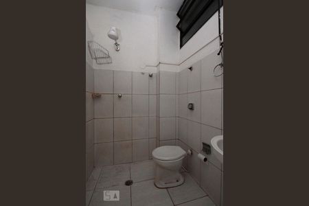 Banheiro de kitnet/studio para alugar com 1 quarto, 40m² em Bela Vista, São Paulo