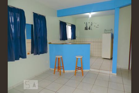 Sala de kitnet/studio para alugar com 1 quarto, 28m² em Barra da Lagoa, Florianópolis