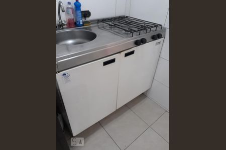 Detalhe cozinha de apartamento para alugar com 2 quartos, 47m² em Centro, Curitiba