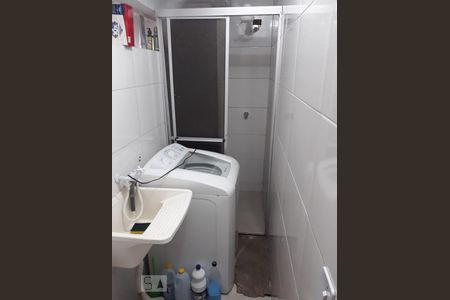 Banheiro de apartamento para alugar com 2 quartos, 47m² em Centro, Curitiba