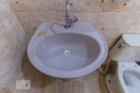 Detalhe banheiro de apartamento para alugar com 2 quartos, 50m² em Fazenda da Juta, São Paulo