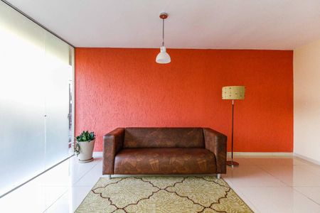 Apartamento à venda com 60m², 2 quartos e 1 vaga Apartamento à venda com 60m², 2 quartos e 1 vagaHall