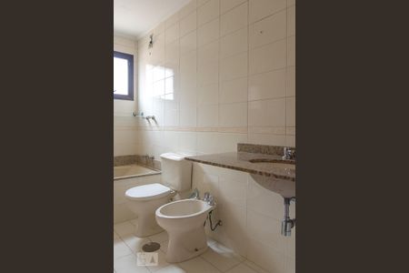 Apartamento para alugar com 180m², 3 quartos e 2 vagas Apartamento para alugar com 180m², 3 quartos e 2 vagasBanheiro do Quarto 1