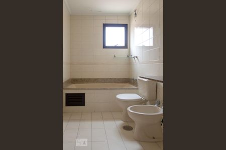 Apartamento para alugar com 180m², 3 quartos e 2 vagas Apartamento para alugar com 180m², 3 quartos e 2 vagasBanheiro do Quarto 1