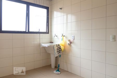 Apartamento para alugar com 180m², 3 quartos e 2 vagas Apartamento para alugar com 180m², 3 quartos e 2 vagasÁrea de Serviço