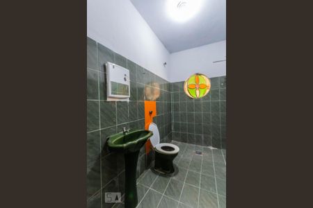 Banheiro Social 1 de casa para alugar com 3 quartos, 203m² em Jardim Leblon, Belo Horizonte