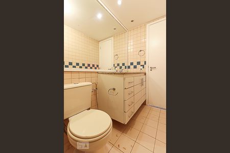 Apartamento para alugar com 136m², 3 quartos e 2 vagas Apartamento para alugar com 136m², 3 quartos e 2 vagasBanheiro Corredor