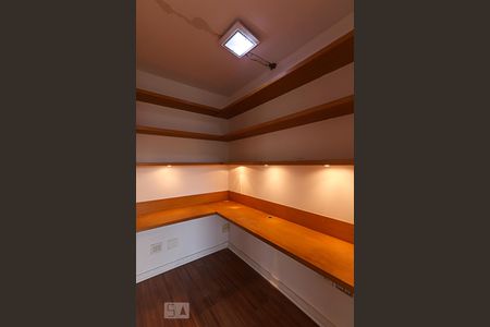 Apartamento para alugar com 136m², 3 quartos e 2 vagas Apartamento para alugar com 136m², 3 quartos e 2 vagasCloset