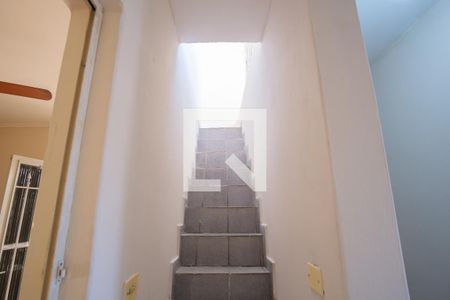 Casa para alugar com 75m², 2 quartos e 1 vagaEscada