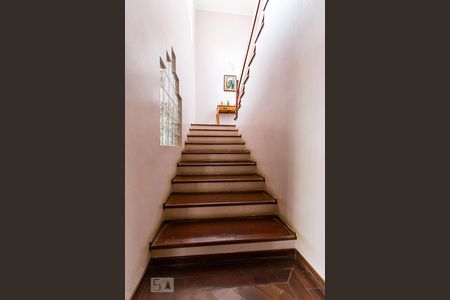 Escada de casa para alugar com 4 quartos, 430m² em Cidade Universitária, Campinas