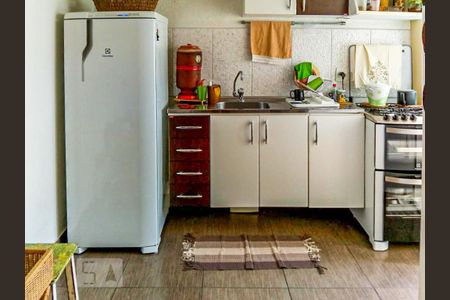 Cozinha de apartamento para alugar com 2 quartos, 48m² em Vila Constança, São Paulo