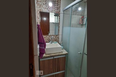 Banheiro de apartamento à venda com 2 quartos, 53m² em Vila Amélia, São Paulo