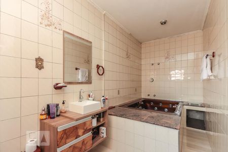 Banheiro suíte 1 de casa à venda com 3 quartos, 260m² em Vila Verde, São Paulo
