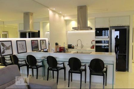 Sala/Cozinha de apartamento para alugar com 1 quarto, 78m² em Vila Nova Conceição, São Paulo