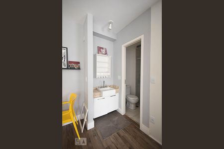 Banheiro de apartamento à venda com 1 quarto, 38m² em Vila Andrade, São Paulo