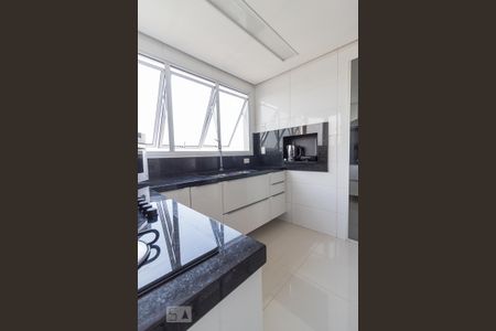 Apartamento à venda com 101m², 3 quartos e 2 vagasCozinha
