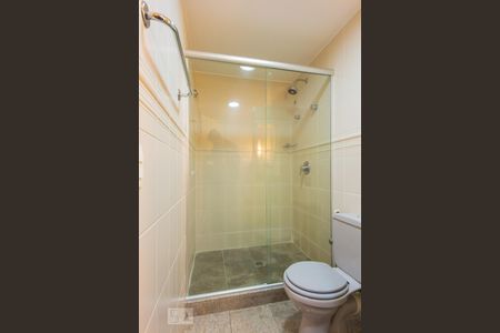 Banheiro  de apartamento à venda com 1 quarto, 36m² em Rio Branco, Porto Alegre