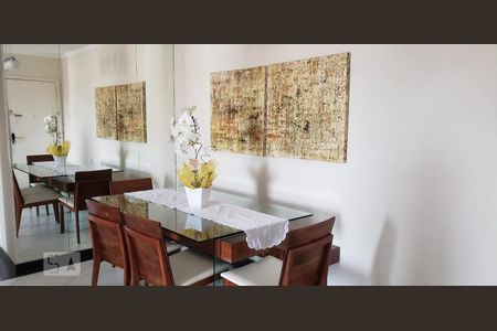 Apartamento à venda com 77m², 3 quartos e sem vagaSala