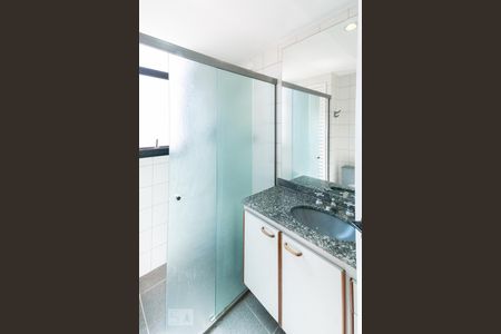 Banheiro de apartamento para alugar com 1 quarto, 45m² em Moema, São Paulo