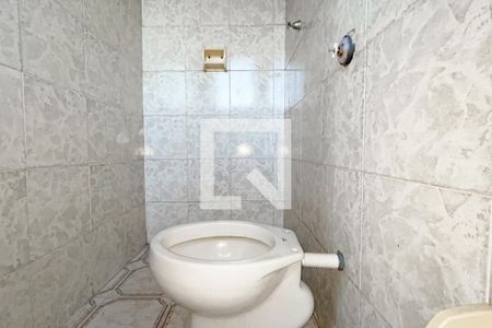 Banheiro de casa para alugar com 2 quartos, 70m² em Parque Edu Chaves, São Paulo
