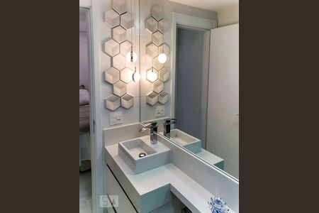 Apartamento à venda com 80m², 2 quartos e 2 vagas Apartamento à venda com 80m², 2 quartos e 2 vagasBanheiro