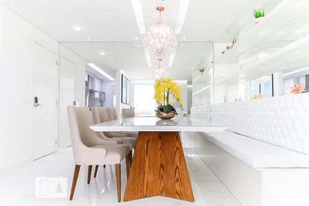 Apartamento à venda com 80m², 2 quartos e 2 vagas Apartamento à venda com 80m², 2 quartos e 2 vagasSala