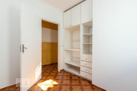 Quarto 2 de casa para alugar com 3 quartos, 140m² em Vila Carmosina, São Paulo