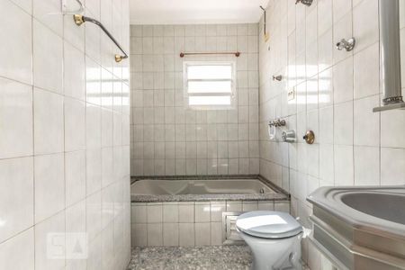 Casa à venda com 140m², 3 quartos e 2 vagasBanheiro 1