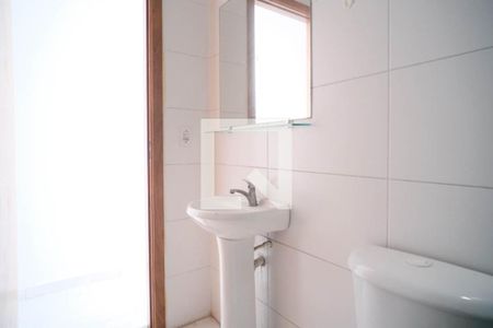 Banheiro de casa de condomínio para alugar com 1 quarto, 46m² em Jardim Belém, São Paulo