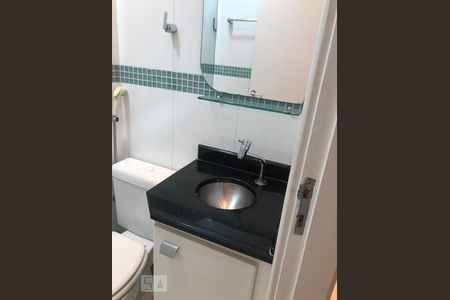 Banheiro de apartamento para alugar com 3 quartos, 63m² em Vila Amélia, São Paulo