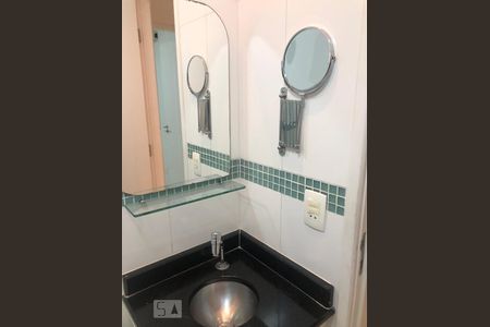 Banheiro de apartamento para alugar com 3 quartos, 63m² em Vila Amélia, São Paulo