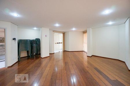 Apartamento para alugar com 100m², 3 quartos e 2 vagas Apartamento para alugar com 100m², 3 quartos e 2 vagasHall social