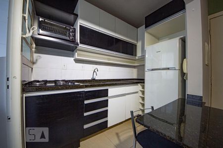 Cozinha  de apartamento para alugar com 1 quarto, 35m² em Vila Ipiranga, Porto Alegre