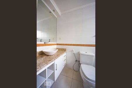Banheiro  de apartamento para alugar com 1 quarto, 35m² em Vila Ipiranga, Porto Alegre