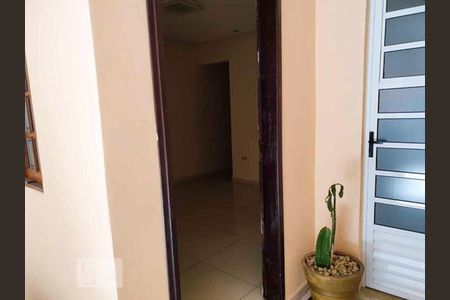 Casa à venda com 250m², 3 quartos e 2 vagas Casa à venda com 250m², 3 quartos e 2 vagasHall