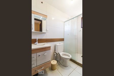 Banheiro de apartamento para alugar com 2 quartos, 55m² em Taquara, Rio de Janeiro