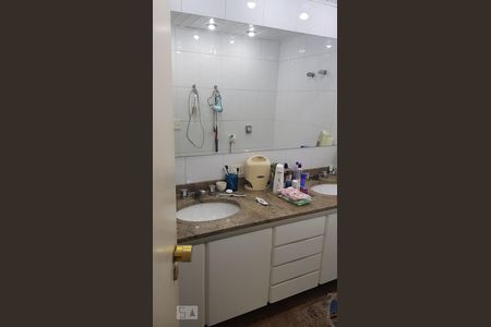 Apartamento à venda com 184m², 3 quartos e 3 vagasBanheiro