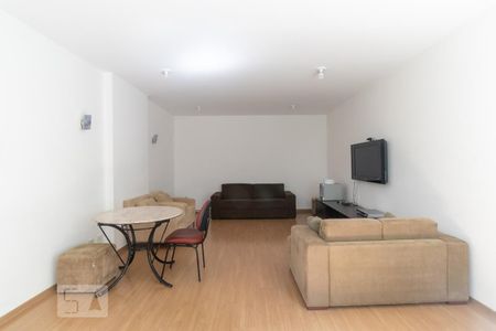 Studio para alugar com 29m², 1 quarto e 1 vaga Studio para alugar com 29m², 1 quarto e 1 vagaHome theater