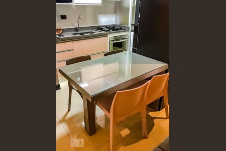 Cozinha de apartamento à venda com 2 quartos, 56m² em Vila Galvão, Guarulhos