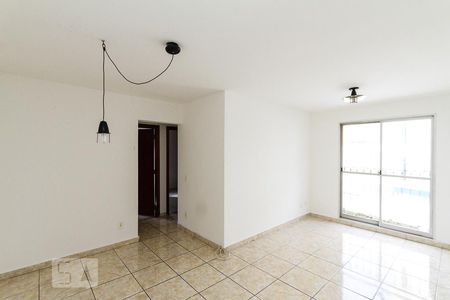 Apartamento para alugar com 74m², 2 quartos e 1 vagaSala