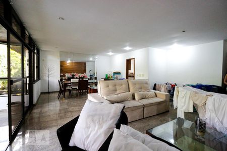 Apartamento para alugar com 220m², 4 quartos e 2 vagasSala