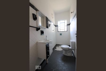 Banheiro de casa para alugar com 2 quartos, 90m² em Chácara Inglesa, São Paulo