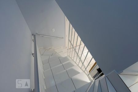 2o. Andar - Escadas de apartamento para alugar com 1 quarto, 50m² em Vila São José (ipiranga), São Paulo