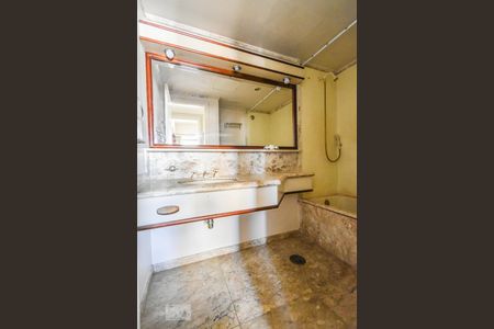 Banheiro de apartamento para alugar com 1 quarto, 35m² em Jardim Paulista, São Paulo